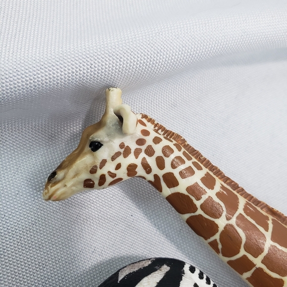 Schleich PVC Figures Giraffe Zebra Realistic Safari Female - Picture 3 of 11